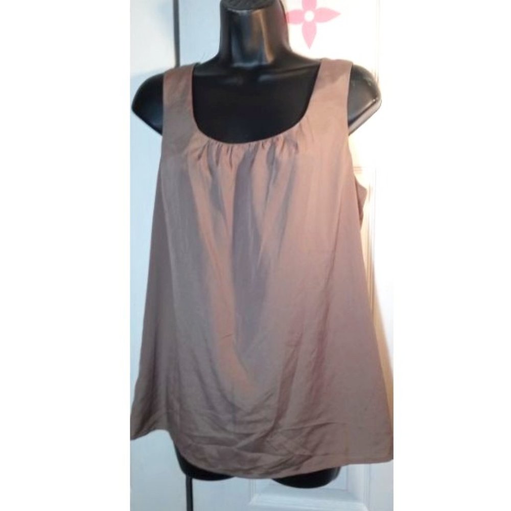 LOFT CHAMPAGNE COLOR SLEEVELESS BLOUSE SZ.M